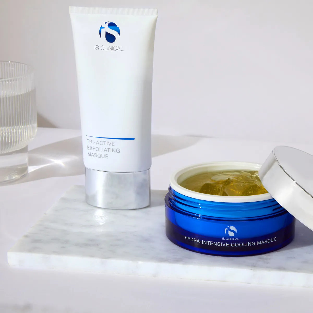 iS Clinical Smooth & Soothe Clinical Facial rinkinys